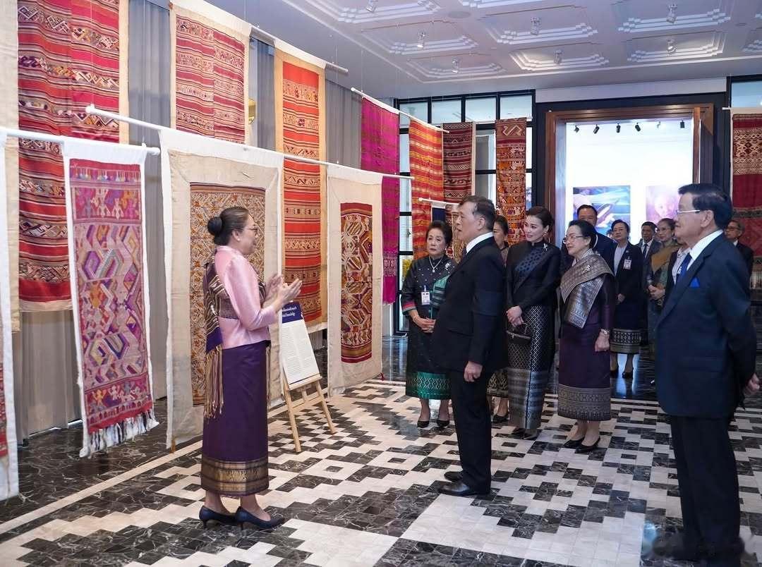 泰国王室 🇹🇭🇱🇦3月17日，哇集拉隆功国王和苏提达王后出席由老挝主席通