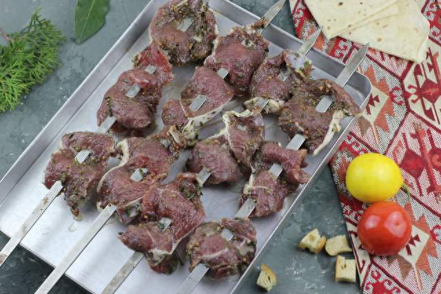 15元羊肉大串是鸭肉，一串成本才3块多，这钱花得冤