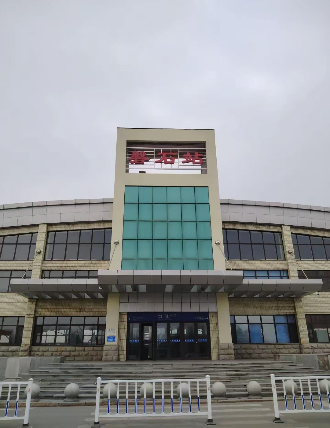 #媒体评火车站不让旅客进站候车#【评论丨火车站不让旅客进站候车？公共服务不能只算