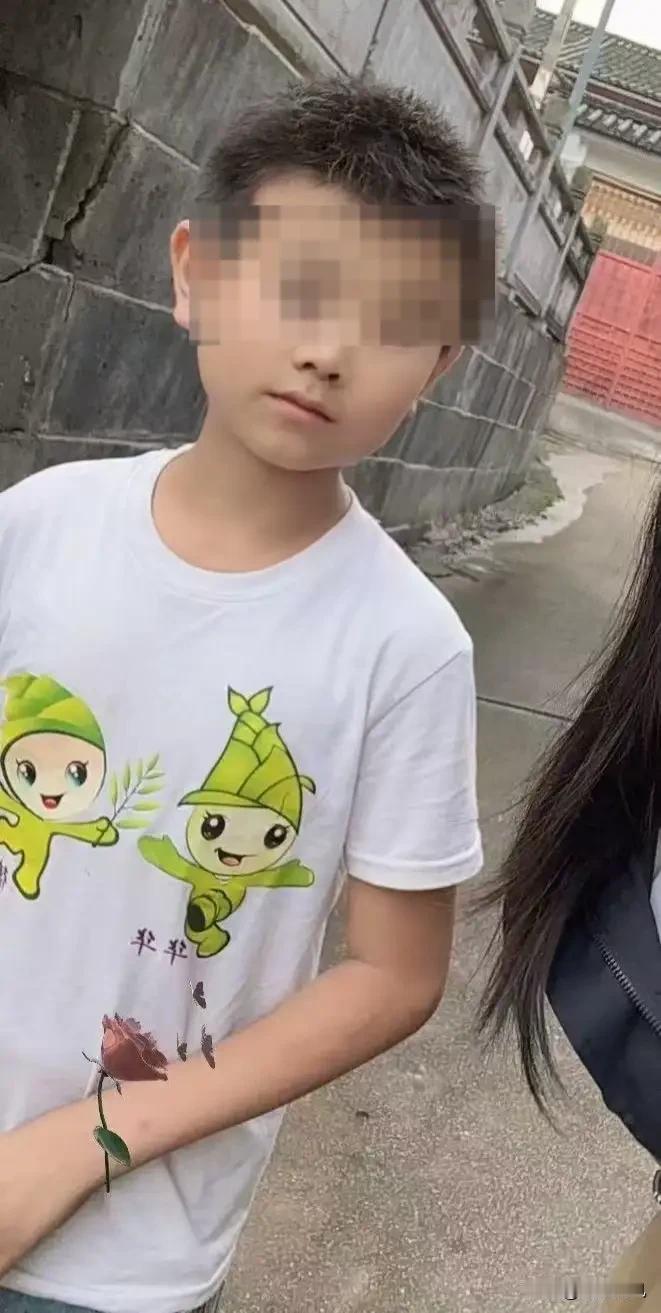 邀约偷铁皮遭拒绝，云南一61岁老妇杀害13岁男孩，一审获死刑
 
这场发生在云南