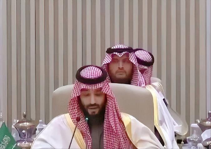 这是被打服了吗？！一直跟着美国站队的它居然主动向伊朗服软，不仅亲口保证不会让本土