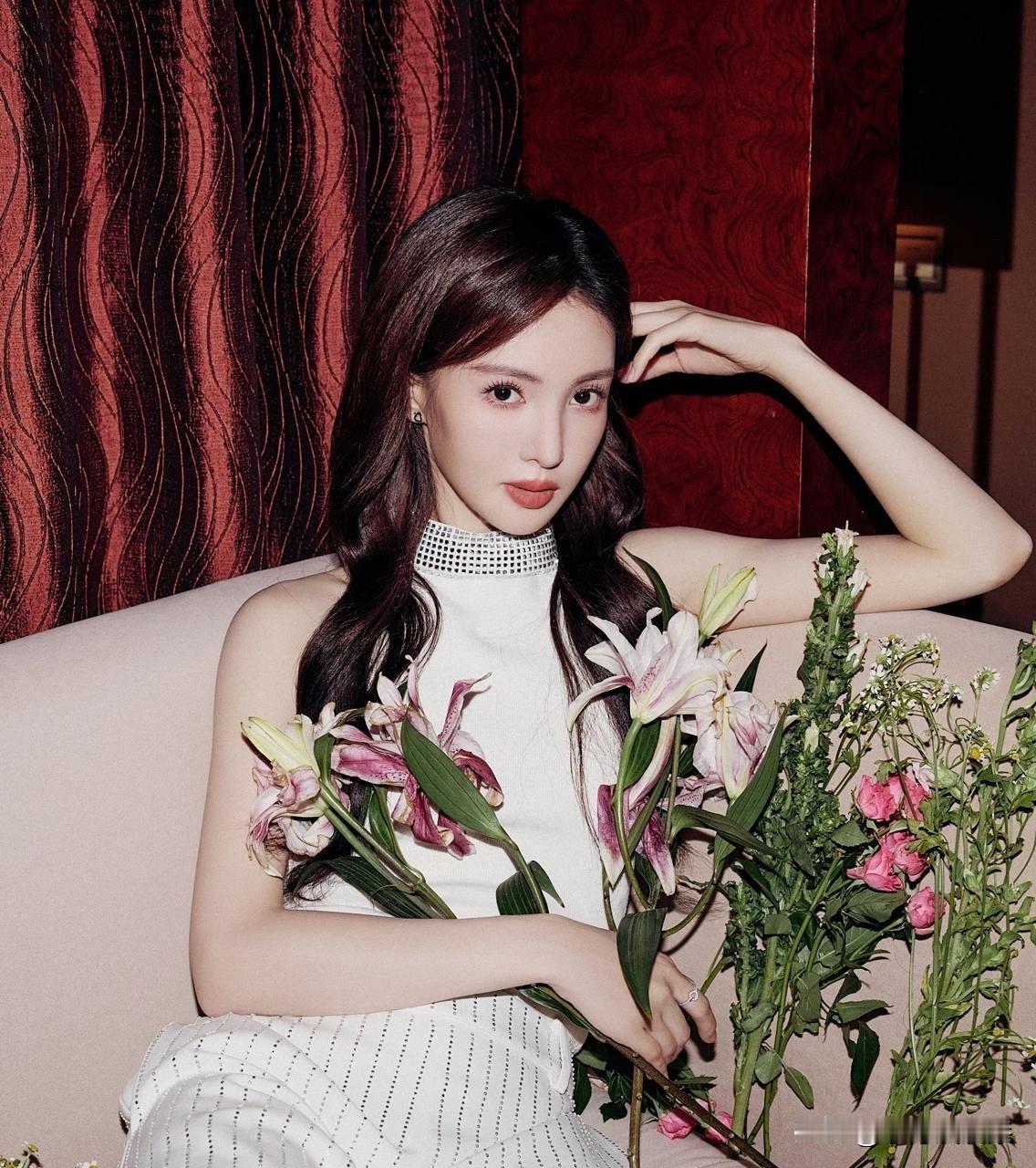 这么漂亮的金晨，以后可能就看不到了，有点可惜！
普通的一场交通事故，最后可能会断