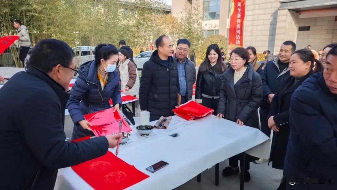 【周至县文化馆义写春联，共迎蛇年新春】1月15日，“过福年·到福地·添福气”20