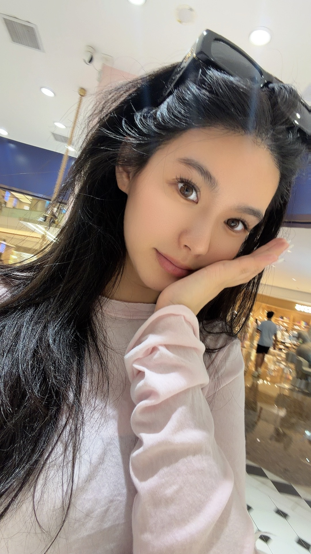 逛街ing！胖豆又在买丑鞋子了～