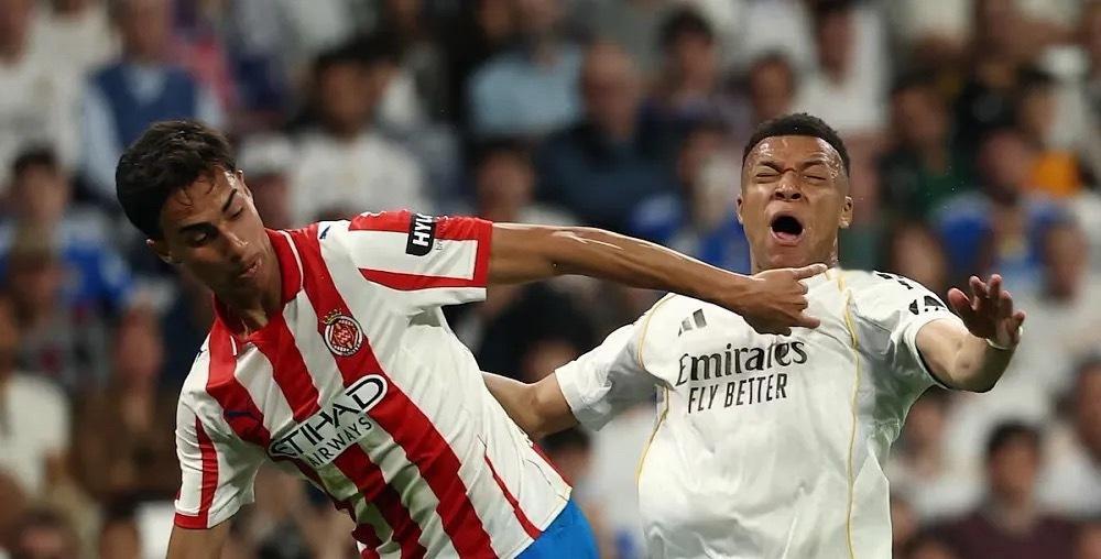 北京时间今天凌晨，皇马在西甲比赛中主场1-1被赫罗纳逼平。这场平局不仅让皇马基本