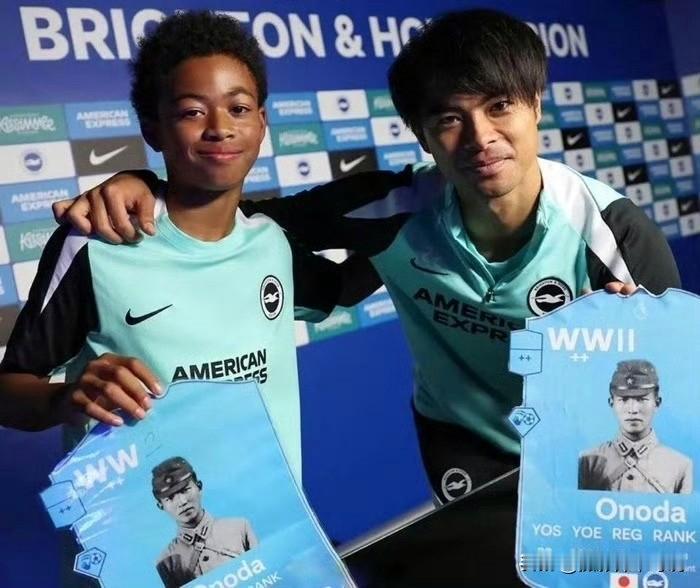 日本军国主义思想已经蔓延到足球界，足球运动员居然手拿二战战犯照片合照！就在前两天