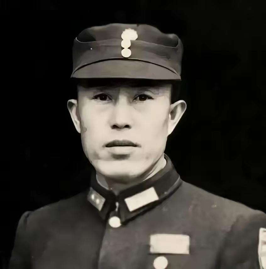 1938年韩复榘被枪决，郑洞国奉命抄没其家产，推开韩家大门时，妻子高艺珍迎上来做