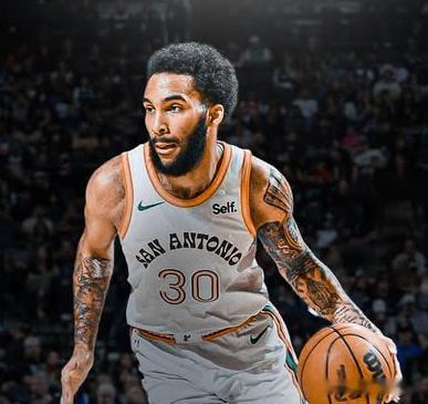 尚帕尼三分投疯了 半场三分球10投6中，尚帕尼半场拿到21分！文班半场12分，申