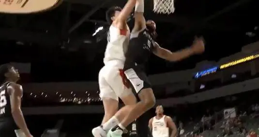 杨瀚森9投9中+单手隔扣 20分9板5助触底反弹