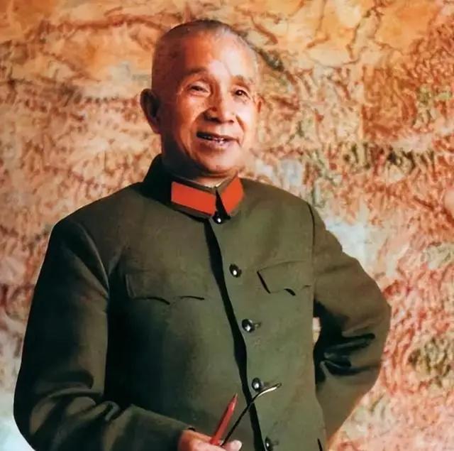 1948年粟裕不赞成渡江，毛主席琢磨了很久，起了调换主帅的念头，陈毅赶紧开口：换
