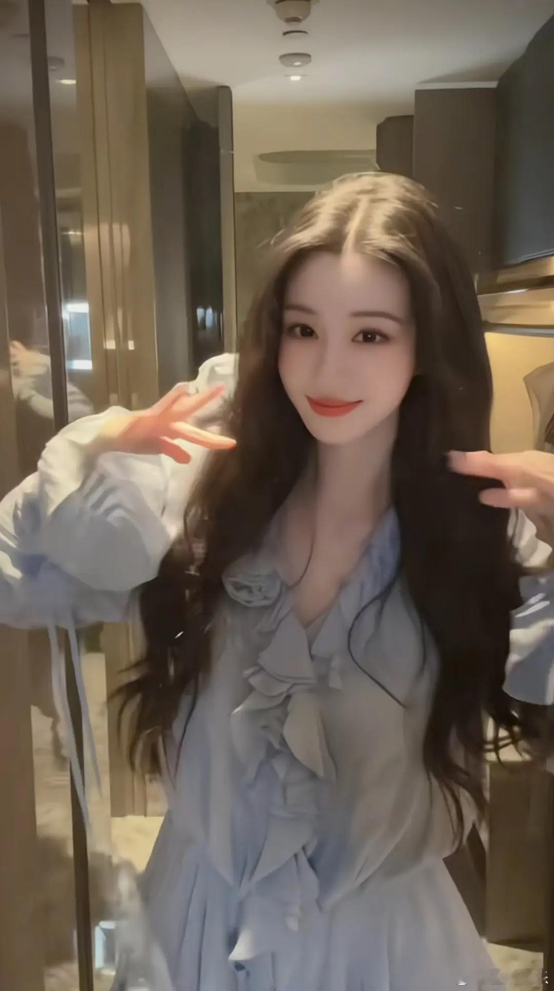 这大滤镜，鼻子都磨平了，王🚢工作室是不是有卧底 