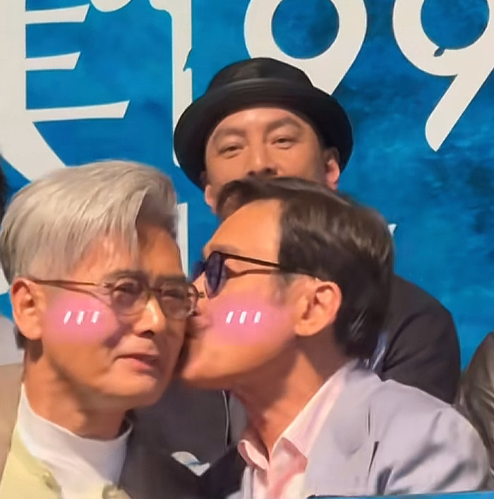 周润发在线索吻梁家辉郭富城《寒战1994》首映名场面刷屏，周润发即兴索吻，一边是