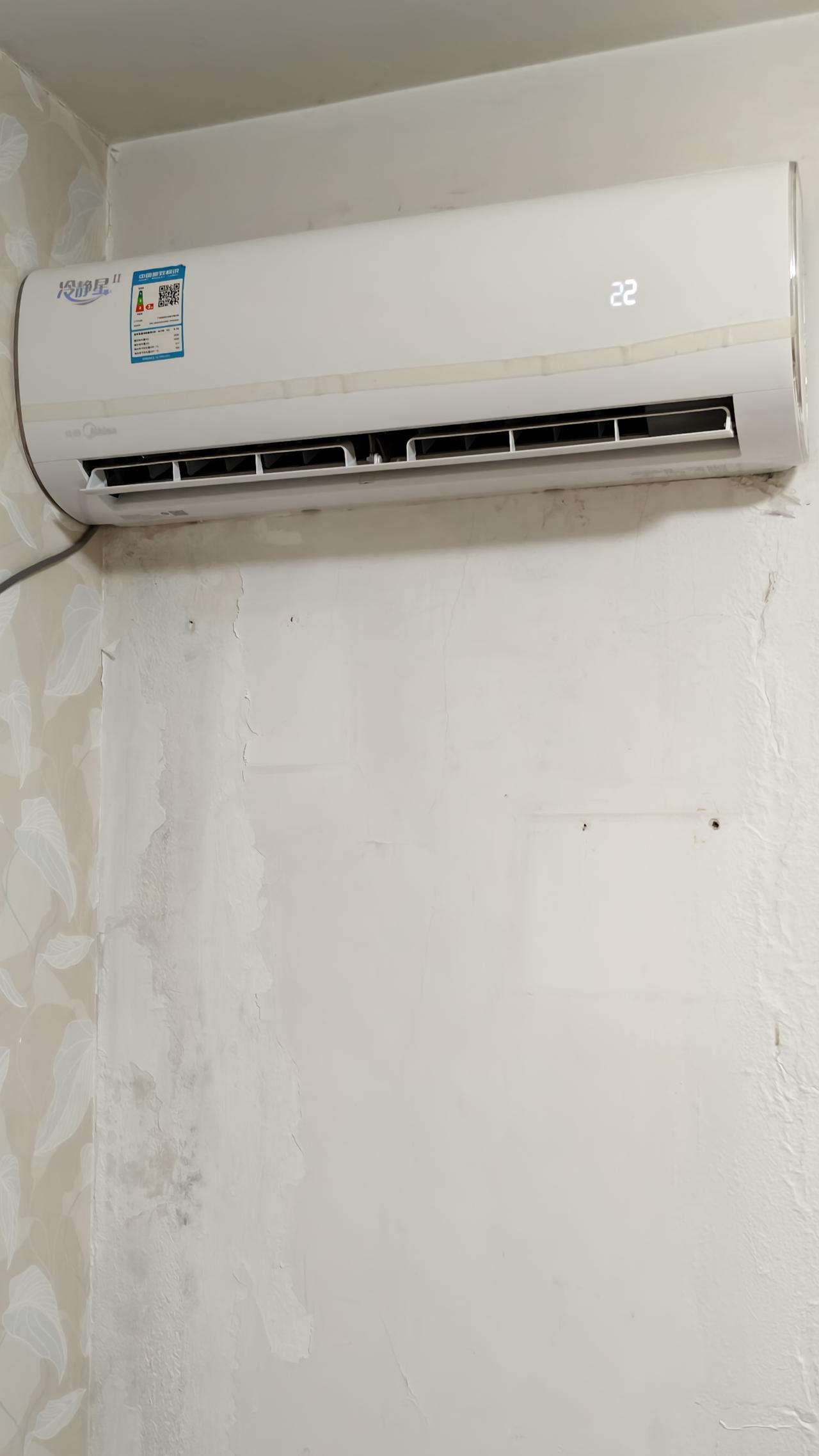 《天热空调室内机滴水，网上的治理方法靠谱吗?答案是否定的》
  盛夏高温，空调是