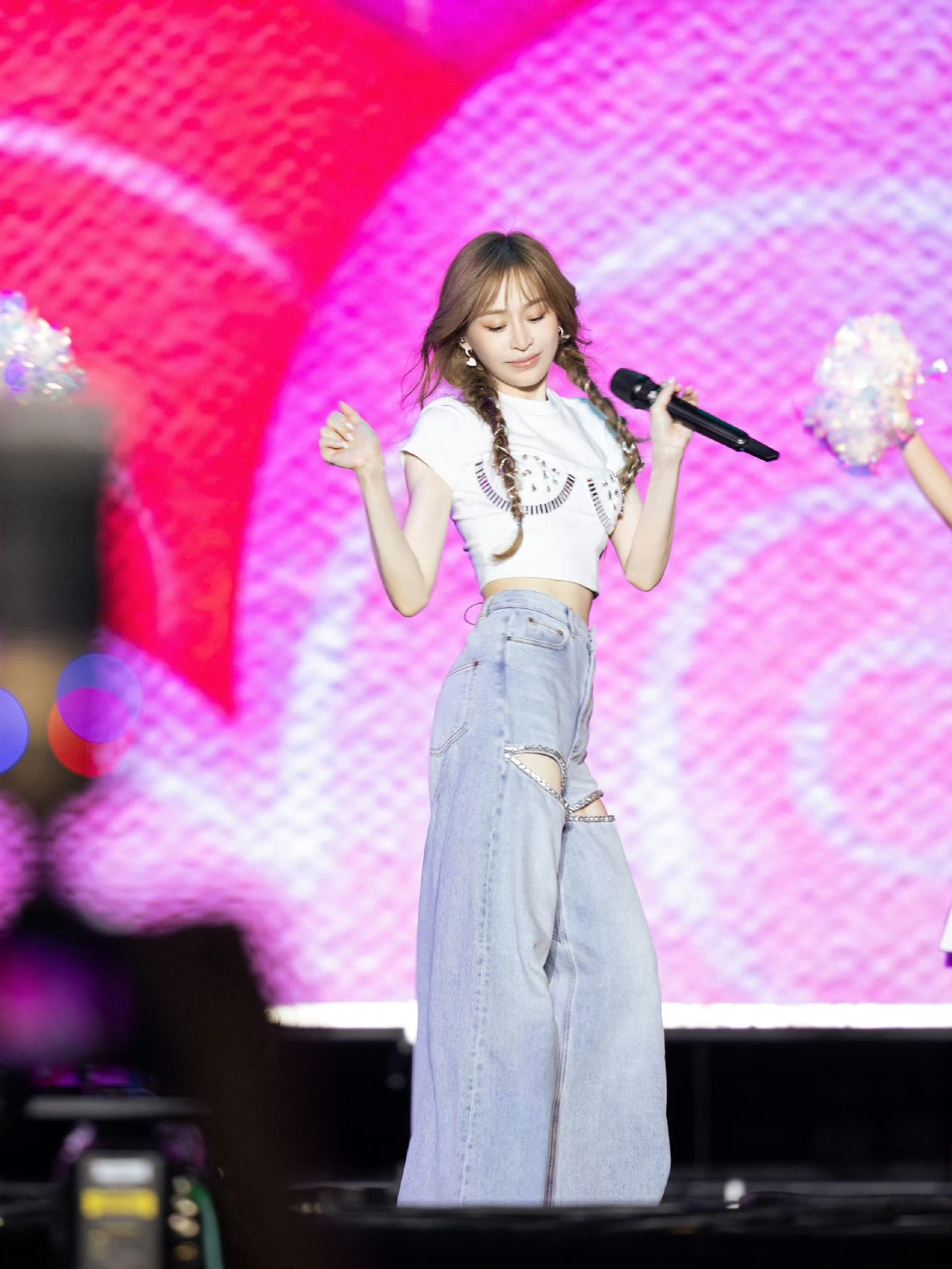 真的很喜欢这张！！！少有的裤装此女好瘦，好青春，好美😍是学姐Cyndi王心凌 