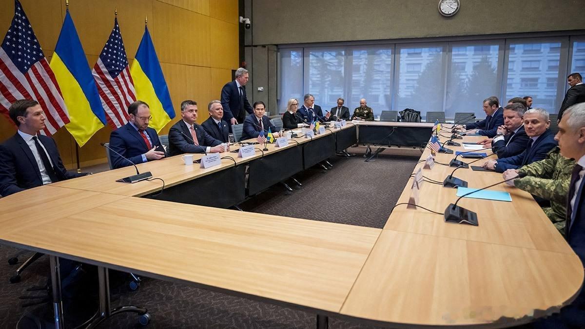 克里姆林宫发言人佩斯科夫：有关乌克兰和平协议即将达成的报道为时尚早。他表示，现在