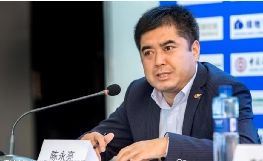 中国足坛反腐再爆猛料！
2018年，原河南建业俱乐部给中国足协原常务副秘书长陈永