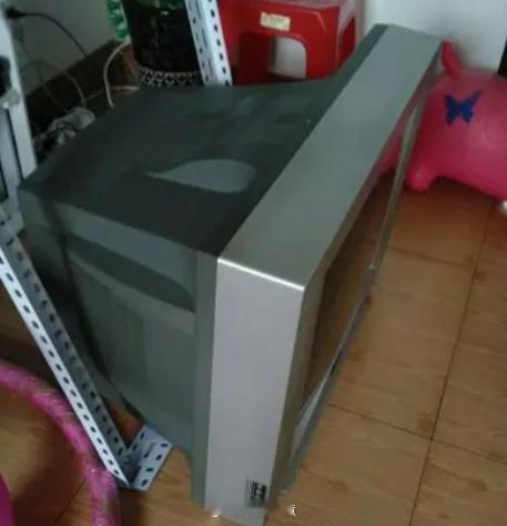 你家最老的家电多少岁了 虽然现在搬进新屋了，但老家那边保存的老家电还真不少！比如