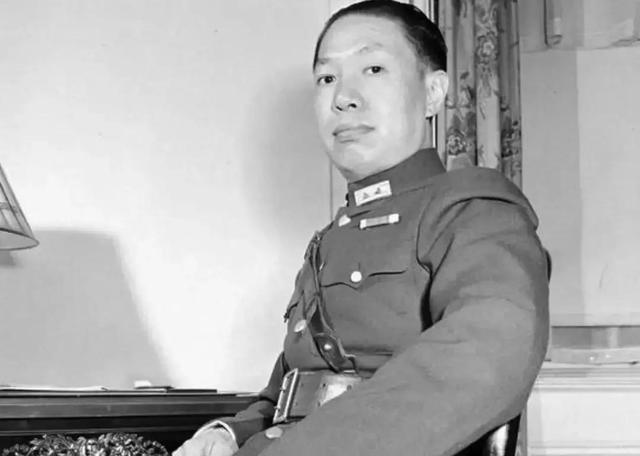 1954年，张群硬着头皮走进蒋介石办公室，低声说：“熊式辉在曼谷办厂亏光了，连饭