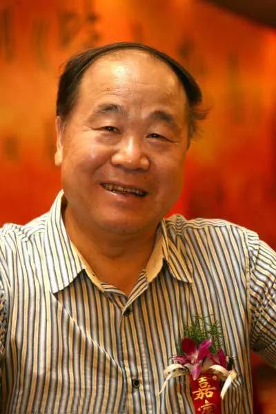 作家，莫言老师对董卿说，你们这个《朗读者》栏目创办以后，我一直追着看，为了呼应，