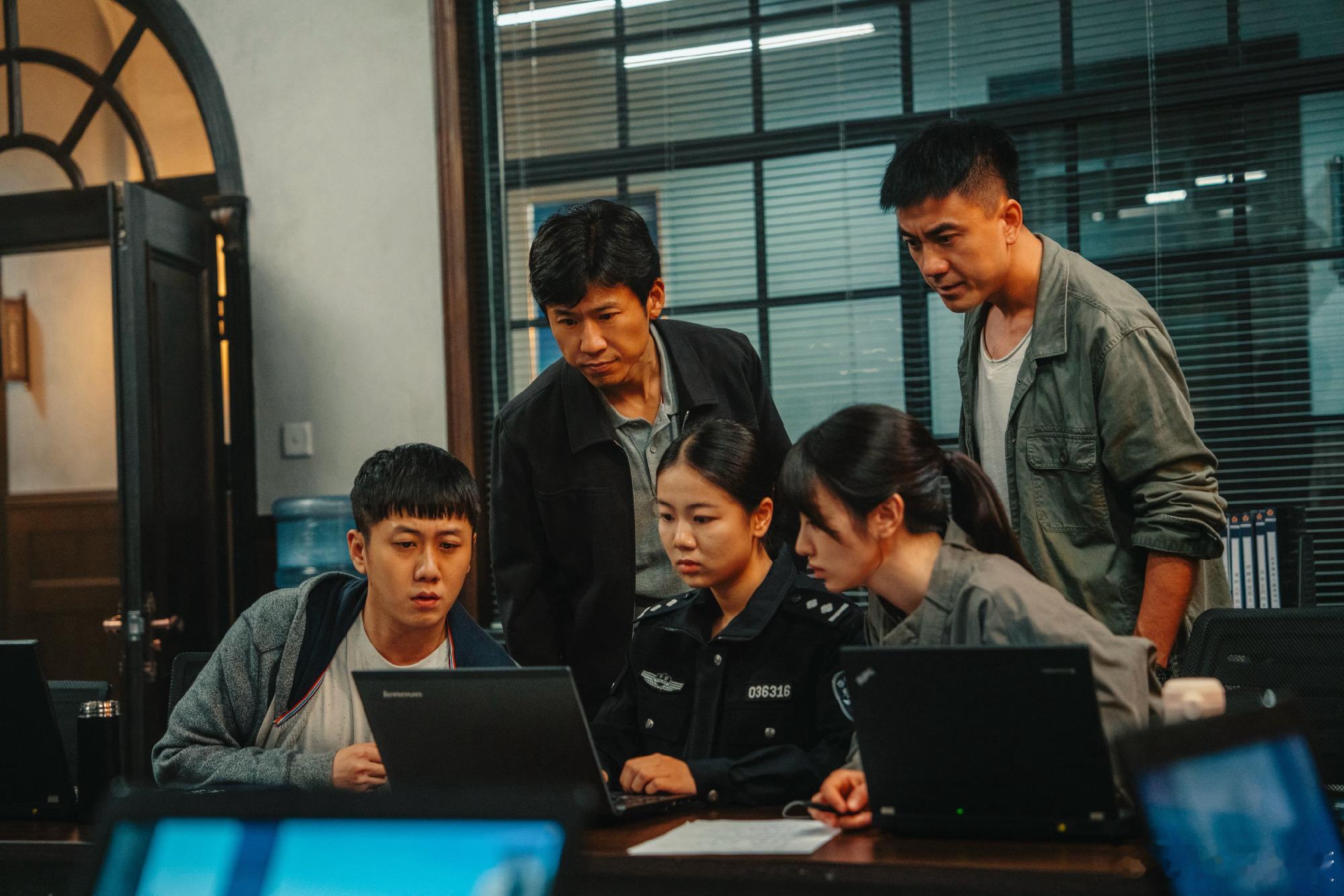 本来是随便点开的，结果被低智商犯罪 的剧情狠狠拿捏！节奏紧凑不拖沓，案件环环相扣