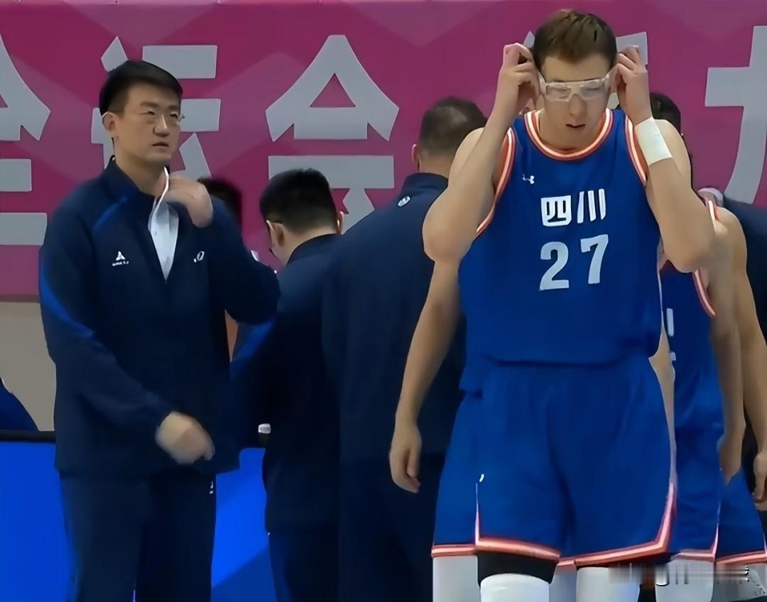 太残暴了！全运会四川男篮124：61大胜湖北男篮，看看球员数据，谁是赢球功臣？！