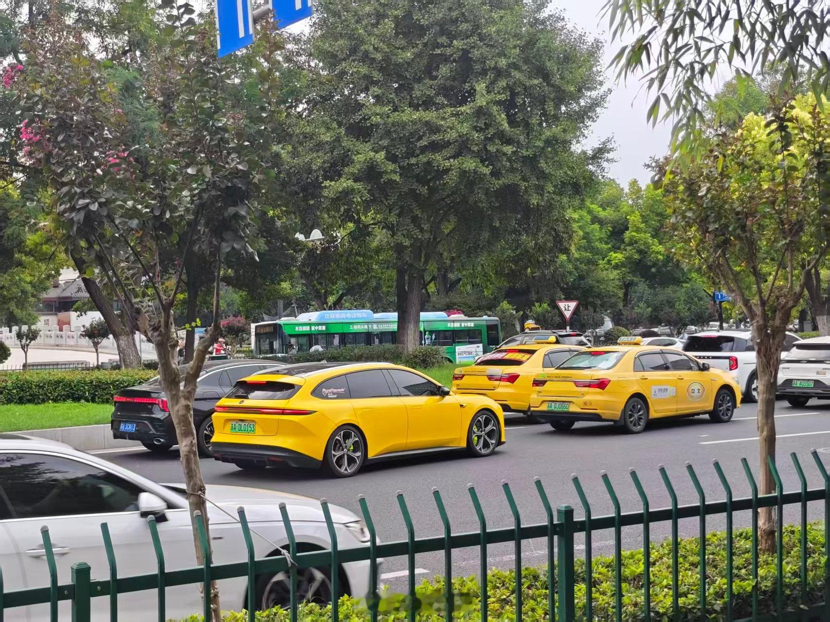 咋一看我还以为出租车出新款了我和汽车的日常