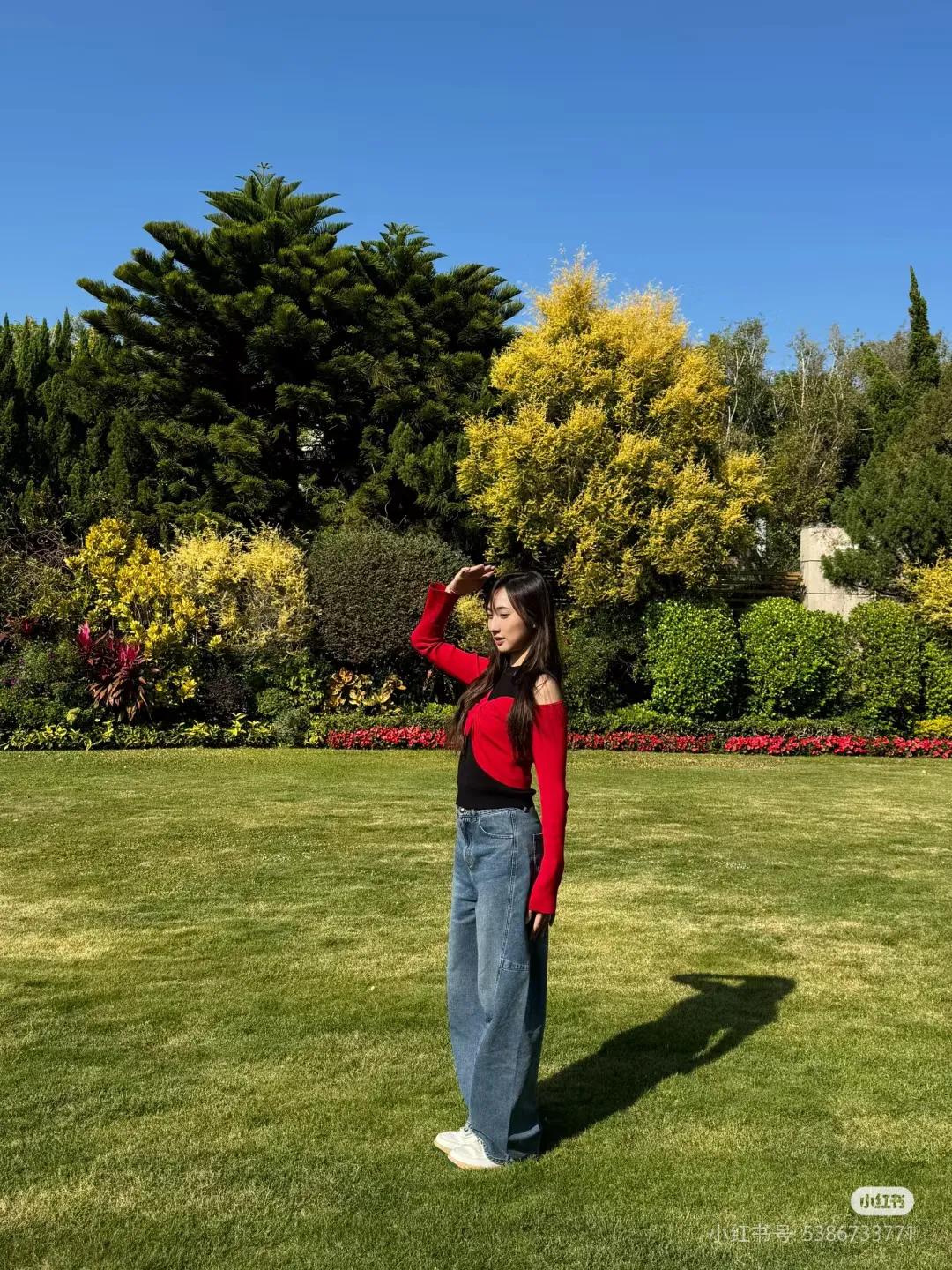 说到钟柔美，相信许多关注港圈的小伙伴应该都不会对她感到陌生。凭借着出众的颜值和阳