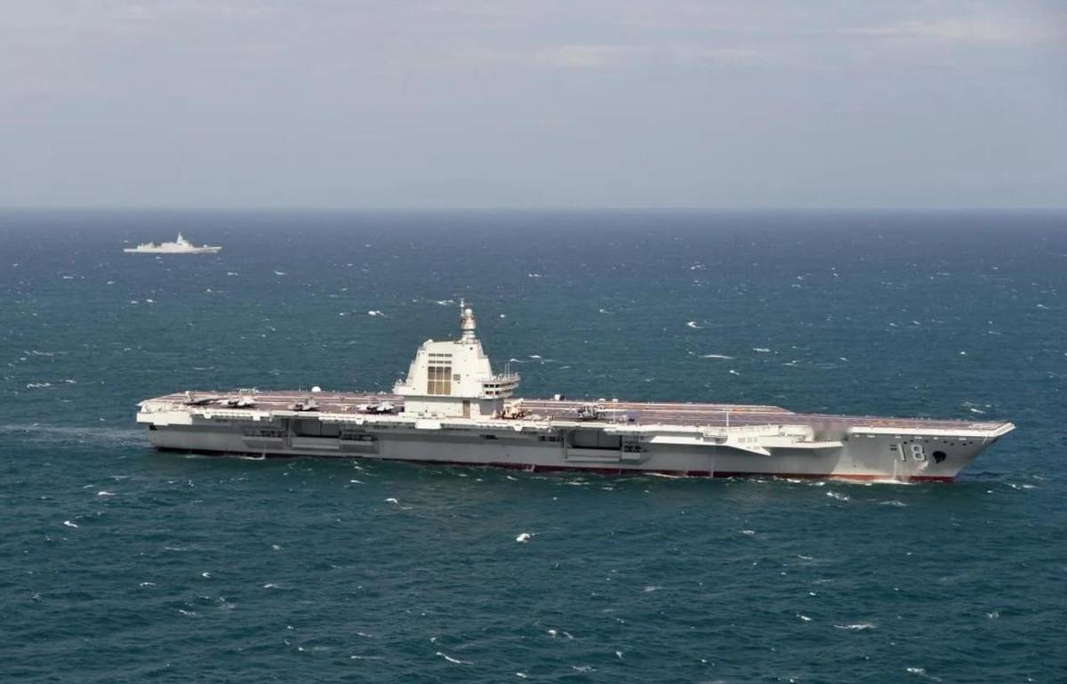 出大事了！西太平洋突然冒出一百多艘中国军舰！外媒全都吓傻了，惊呼这是几十年来头一