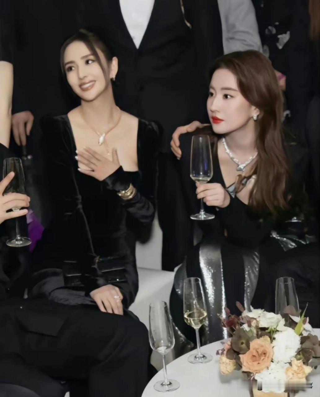 佟丽娅和刘亦菲两人都美翻了！