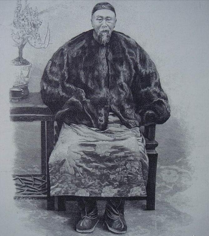 慈禧向十一国宣战后，庄亲王载勋张贴告示：生擒洋人一名，男则赏银50两，女则40两