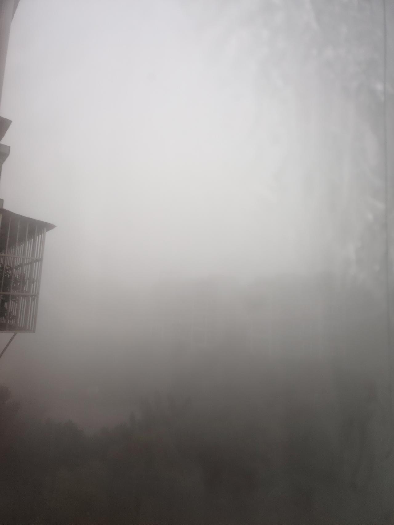 孩子说：现在是冬天，为什么要穿秋裤，不穿冬裤？