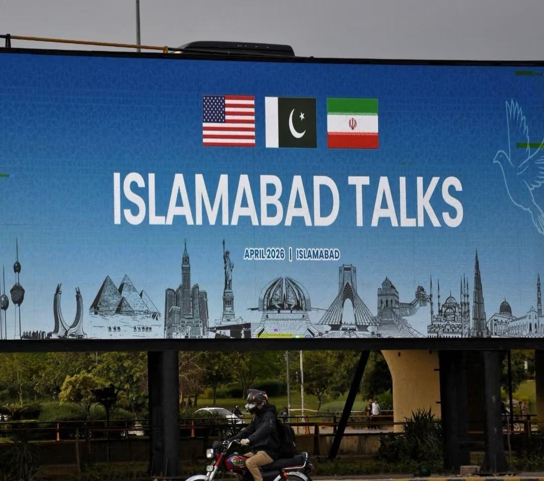 美国封锁海峡意味着什么？

美国宣布将对伊朗港口实施海上封锁，但不会阻止其他国家