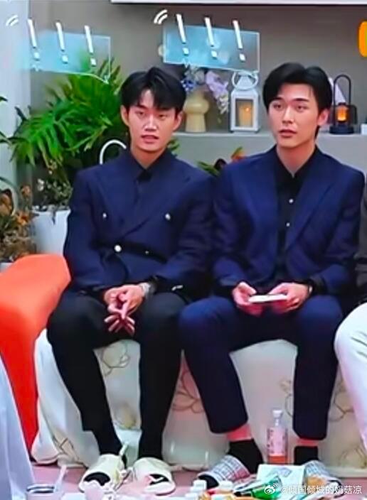 谁懂我看到俩连襟告白衣服高度相似的笑点我真的快笑死了怎么那么巧合啊哈哈心动的信号