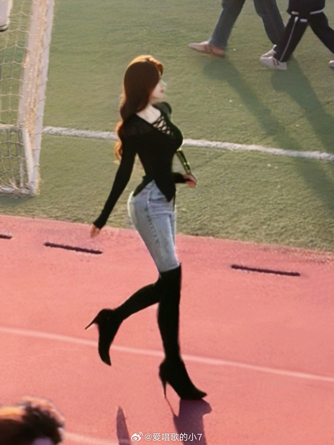 过膝靴➕腰臀比姐感新年穿搭拿捏 