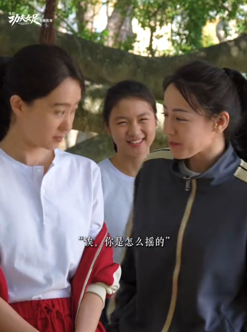 迪丽热巴扭脖新疆属性压不住了迪丽热巴失控的脖子   迪丽热巴扭脖新疆属性压不住了