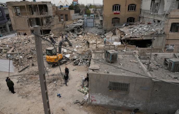 据沙法克新闻网（Shafaq News）报道，伊拉克防空系统击落了四架试图袭击美