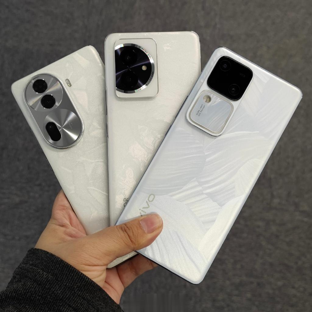 OPPO 荣耀 vivo都出了主打线下的三款手机
大家觉得谁最有特色？

就个人