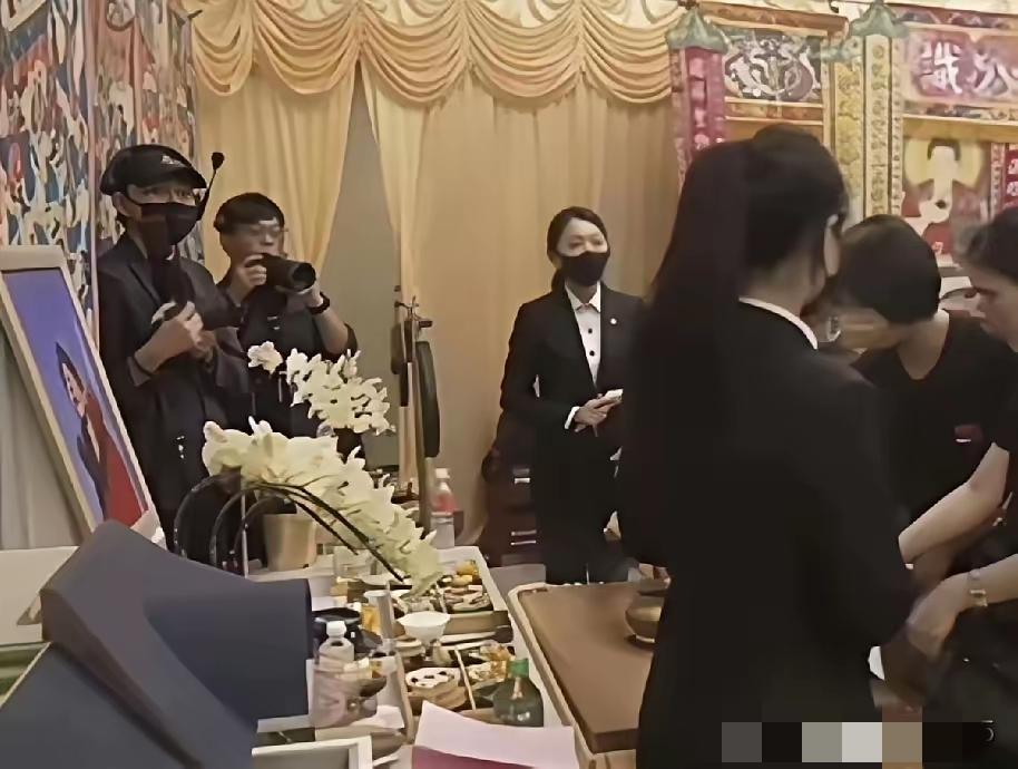 成了笑话了！一个正直善良的好男孩，一个明星艺人，莫名其妙地消失，没有任何形式的追