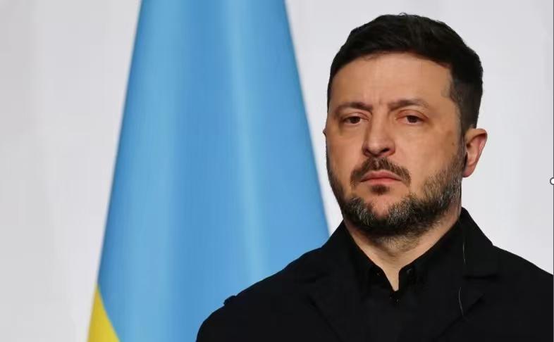 泽连斯基根本不怕美国总统，针对美国总统的点名批评，泽连斯基直接驳斥了他的言论。泽