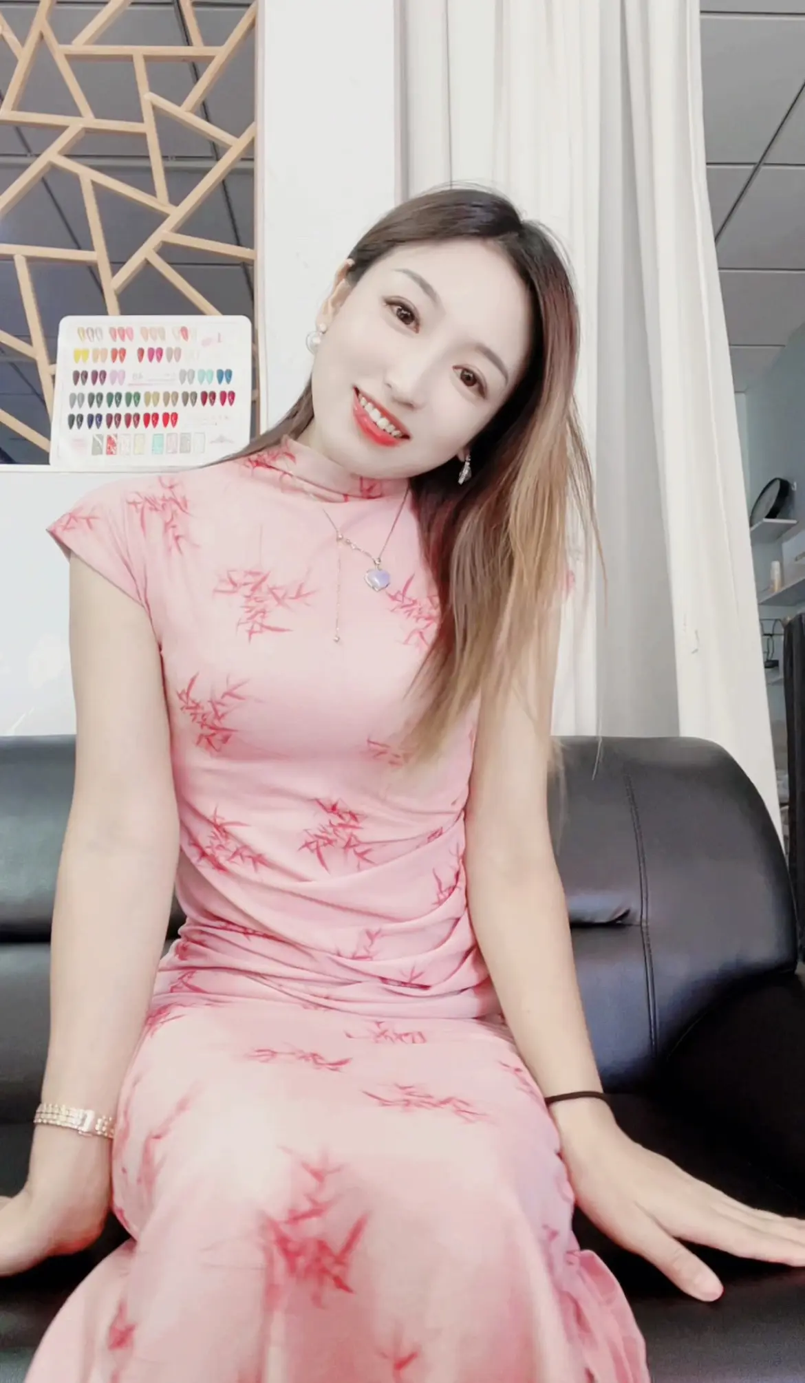 女人最大的靠山，不是漂亮的脸蛋 不是完美的婚姻，而是独立赚钱的能力