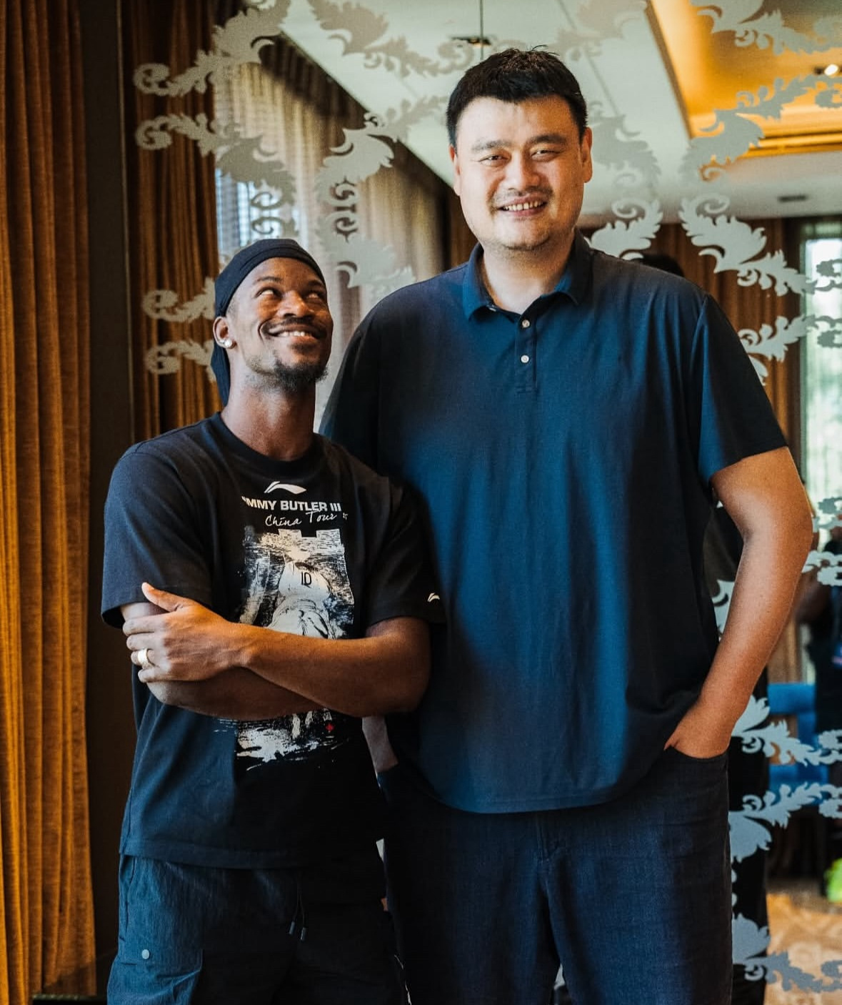 巴特勒也是好起来了，能和姚明及李宁合影了 [doge]nba ​​​