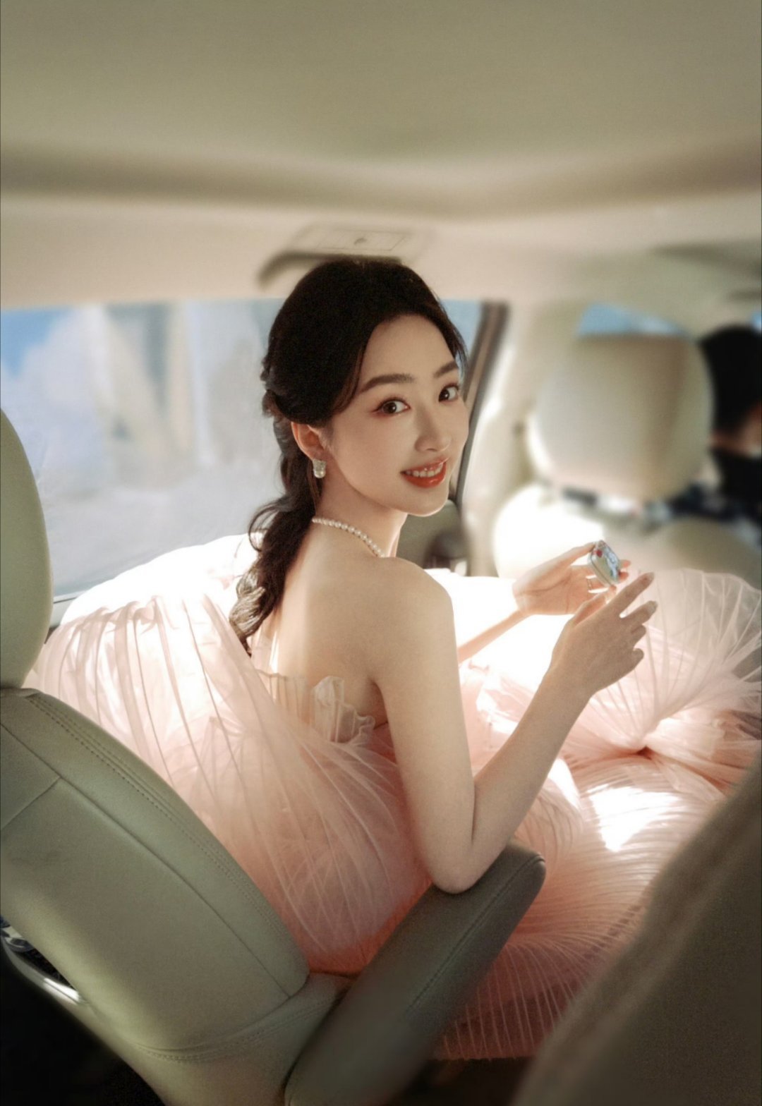 邓恩熙永远做你的粉丝朋友和观众朋友 我们一定会越来越好的！新的一年冲冲冲！