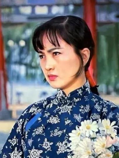 北影三花张金玲 李秀明 刘晓庆的村姑扮相
这几张剧照银幕上你肯定没见过