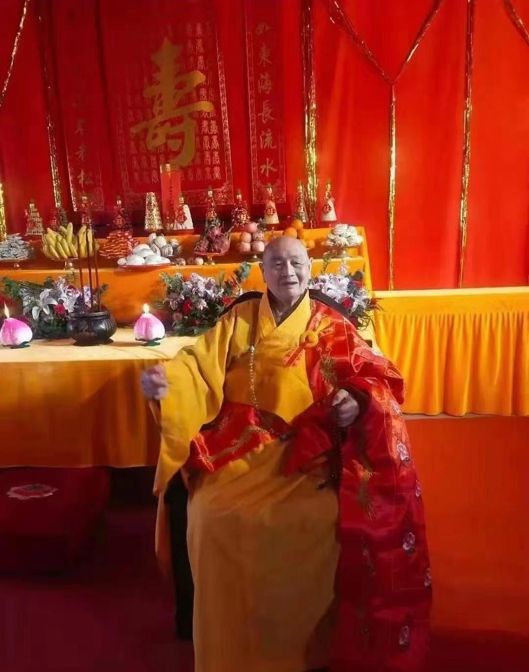 发上等愿，结中等缘，享下等福；
择高处立，寻平处住，向宽处行。
左宗棠题于无锡梅