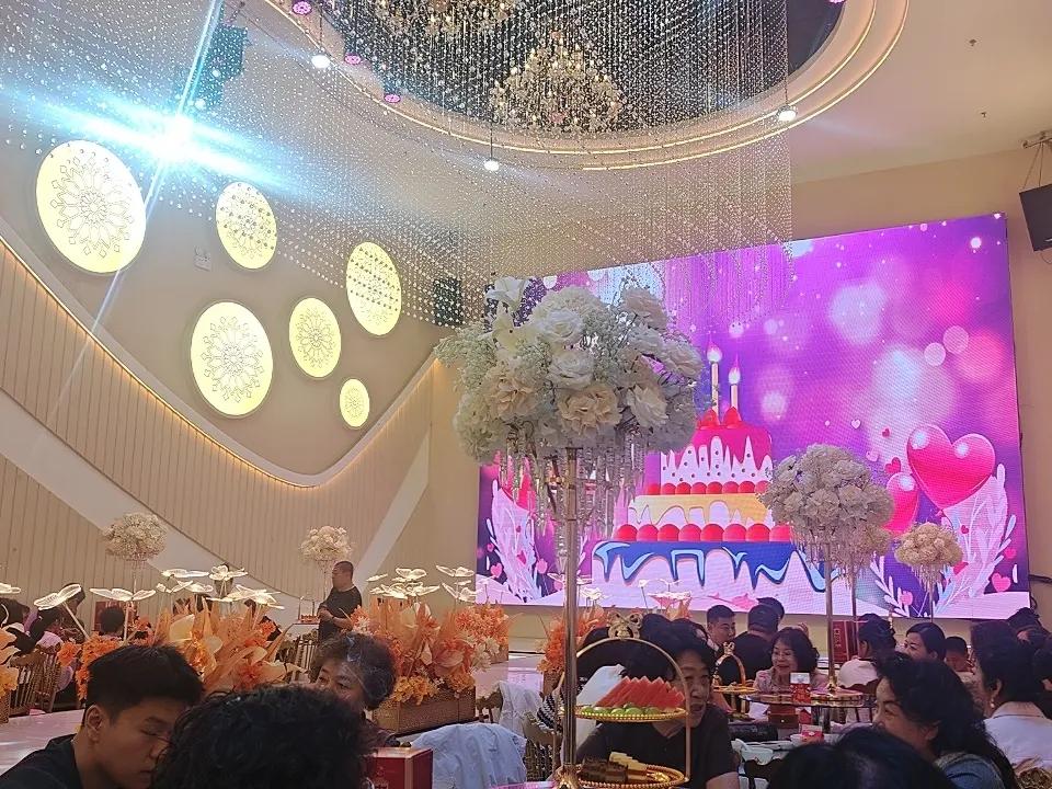 内蒙人办席喝汾酒，汾酒的地位难以撼动

今天在内蒙丰镇市出门，朋友孩子圆锁，席面