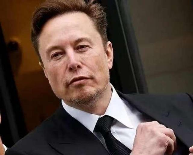 美国被彻底震慑？外国记者问：“美国拥有的核弹头可以摧毁世界1000次，难道中国人