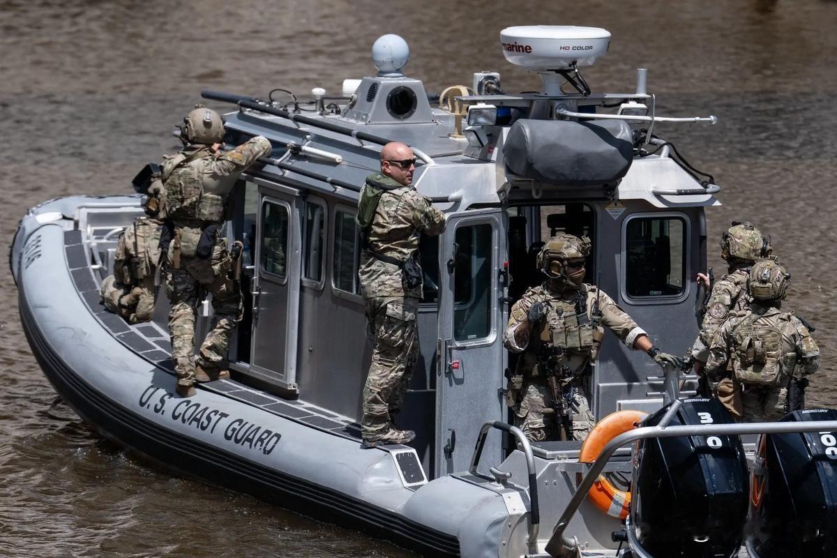 美国扣船遇阻！海岸警卫队人手不足难再扣第三艘油轮
 
12月20日，美国海岸警卫