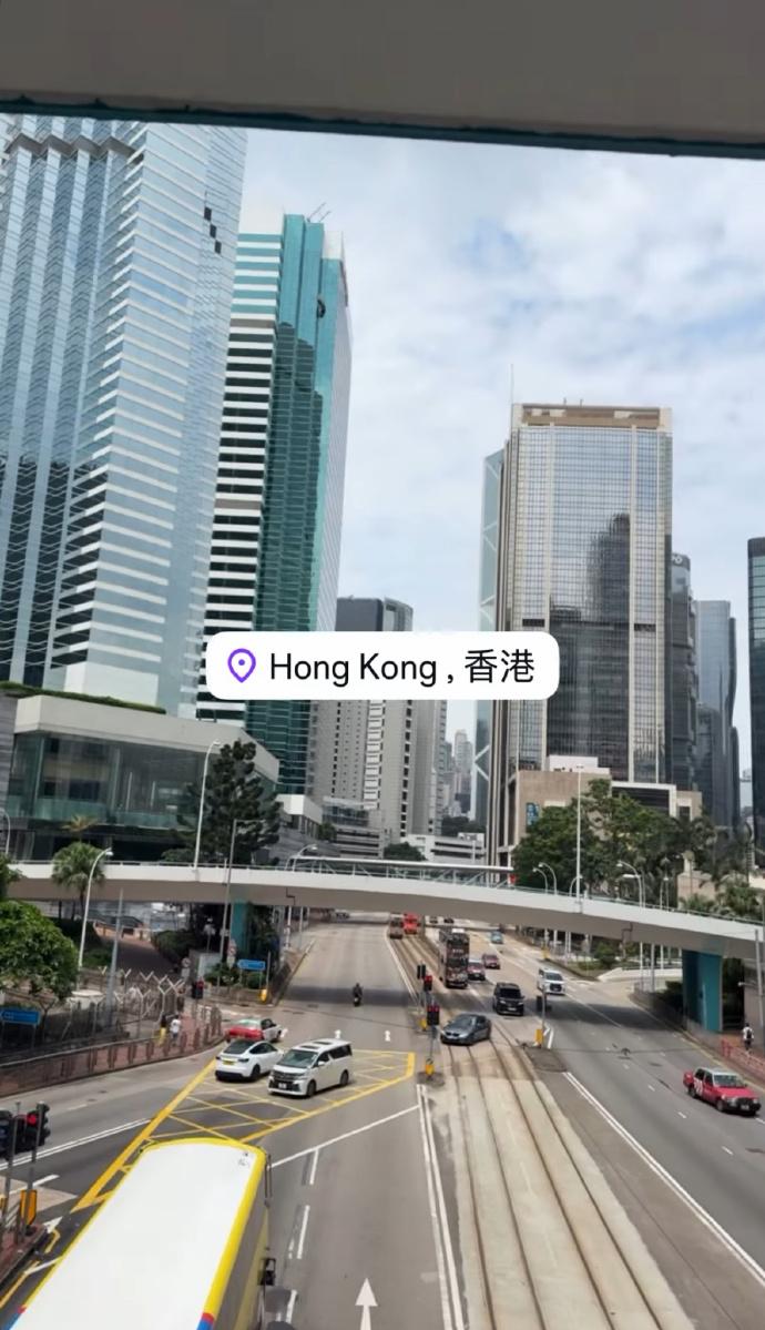 好消息来了！全员就位倒计时！爱德华兹携家人抵达香港，辽篮新外援马上归队。

辽宁