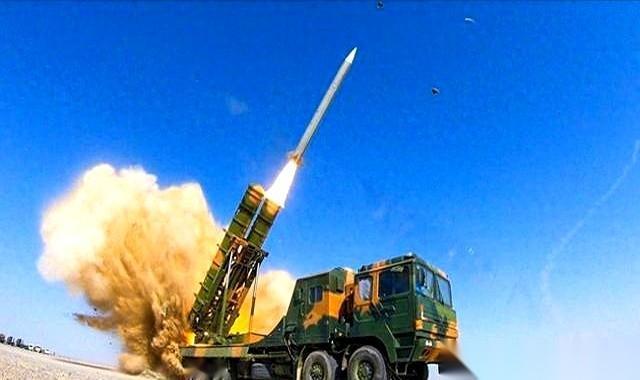 那画面，你敢想吗？
就在俄罗斯的后院，普京的眼皮子底下，一排绿油油的东方“快递”