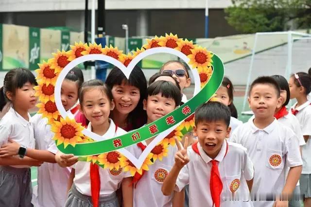我认为会

上学是一个很美好的时光，无论小学，中学，都是我们青少年人生比较快乐的
